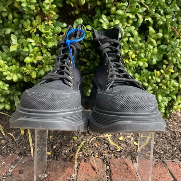 Alexander McQueen Black Men's High-Top Sneakers - Picture 4 of 8